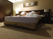 96年女神级童颜气质大学美女酒店援交土豪时被猛男各种高难度姿势狠狠爆操,干的美女腿发软躺那不动了!