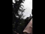 猥琐猪头男和身材不错的白虎女主播在风景区的凉亭里直播啪啪对白清晰