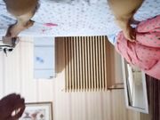 真疯狂,某公司员工为了讨好经理邀请他一起回家3P气质漂亮的老婆,还提前穿好情趣黑丝服,一前一后狠狠操,国语!