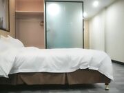 高端甜美外围妹子舔屌揉穴骑乘扶着屁股后入