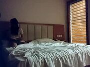 小巷勾搭的小姐姐直接开操张开双腿大力撞击