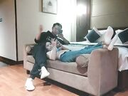 操骚货穿上丝袜撕裆在沙发上操按头深喉后入