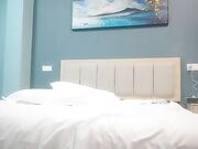 约超嫩萌妹子腿上纹身翘起屁股揉穴深喉骑乘