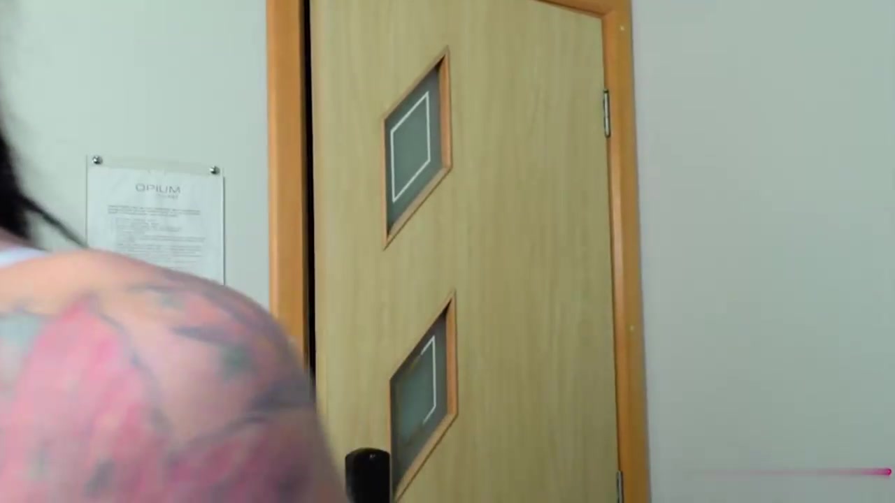 一对丰满纹身人妖口交毒龙后入高潮口爆