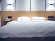 约操长发飘飘清纯美女笑起来甜美乖巧后入01