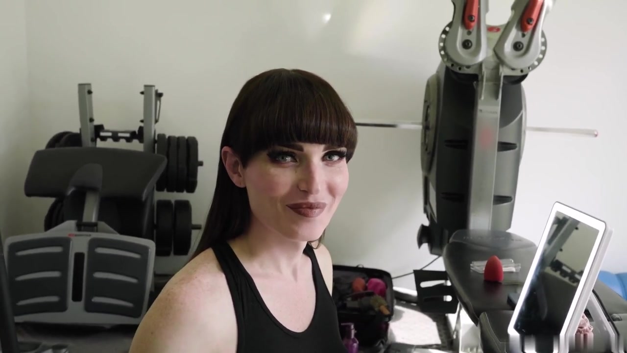 高挑极品身材的硬核人妖和型男玩3P妖屌大战