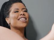 刺激剧情监狱里的女狱警居然是个变态带着假鸡巴玩弄女犯人妖操出爱液射了一嘴