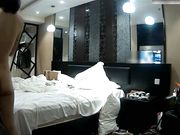 偷拍身材纤细柔韧度很高的舞蹈系长腿美女自带开档丝袜和新男友酒店啪啪