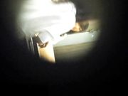 牛人潜入商场女厕侧拍近距离几个年轻美眉的逼逼嘘嘘