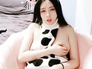 大奶子骚母狗自己抓着奶吃AV棒自慰骚穴