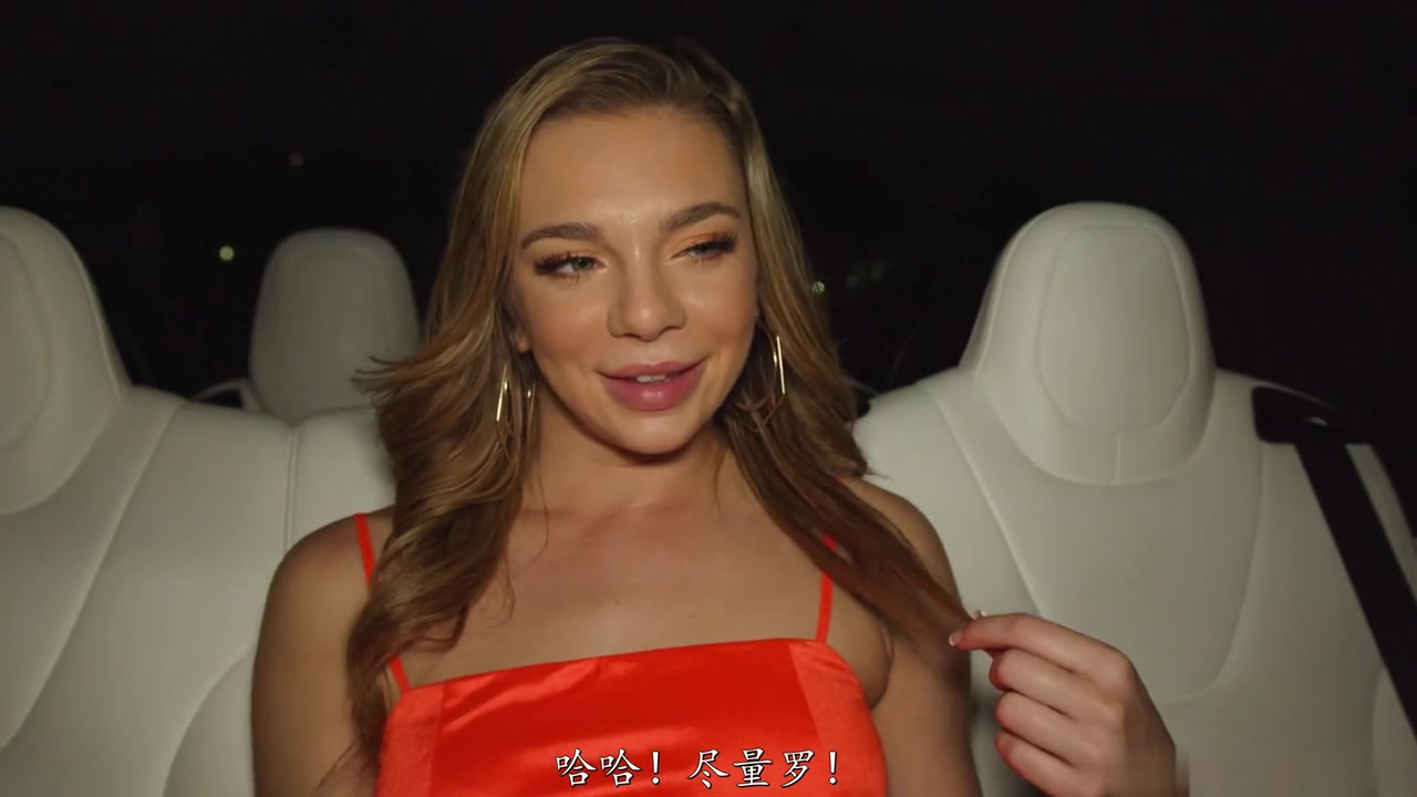 野性美女旅馆把大鸡巴掏出来就猛力吸允