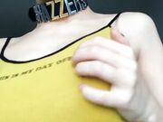 十几岁的荡妇被肮脏的面部表情搞得鼻青脸肿