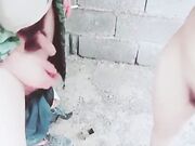 爆乳姐妹户外勾搭陌生人到山上小石屋啪啪