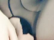 妹子双人黑丝上位骑乘再换黄色袜子后入