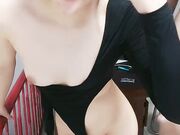 办公桌上操逼跪在桌子上摇摆蜜桃臀站立后入