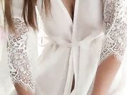 性感的骚妇真空睡衣丝袜诱惑 大黑牛自慰骚穴给大哥舔鸡巴 后入爆草射了一逼