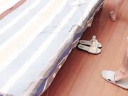 两个骚逼让小哥哥激情双飞主动上位小哥爆草