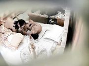 两个手游爱好开房约炮眼镜妹用两个大奶催促小哥别玩游戏了快来干我