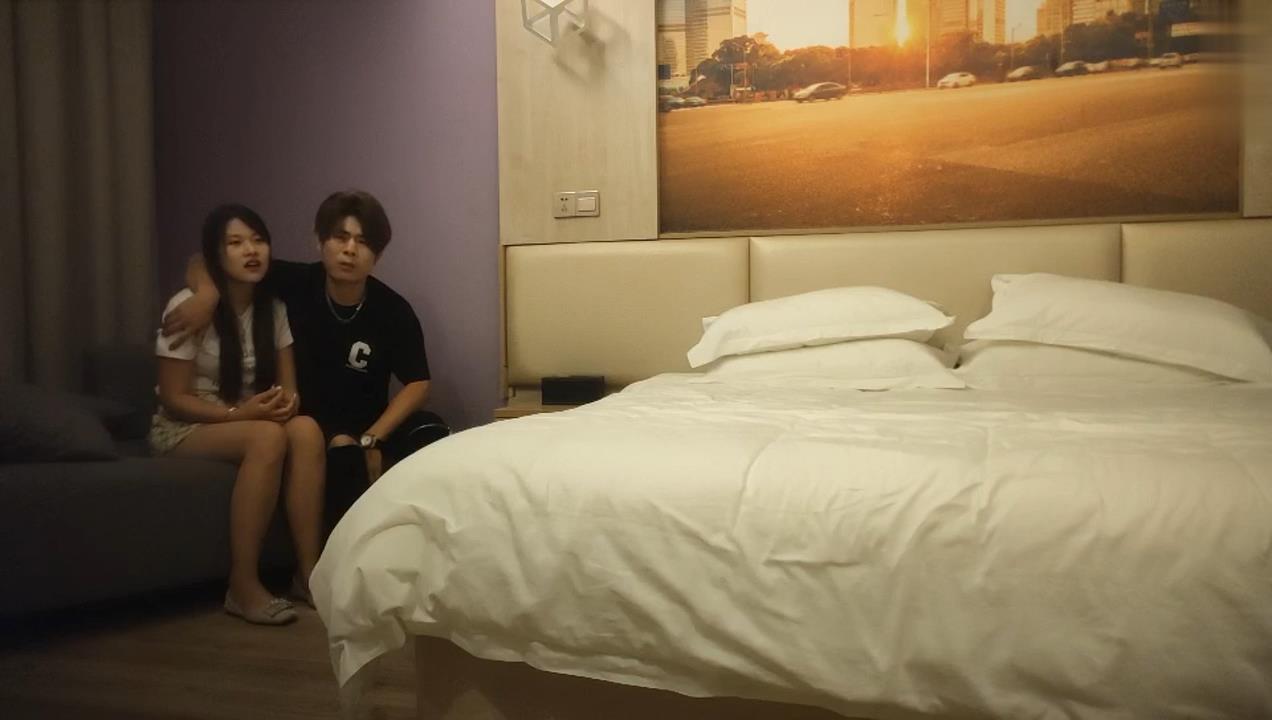 大屌生无可恋外围女神爆操骚逼高潮中01