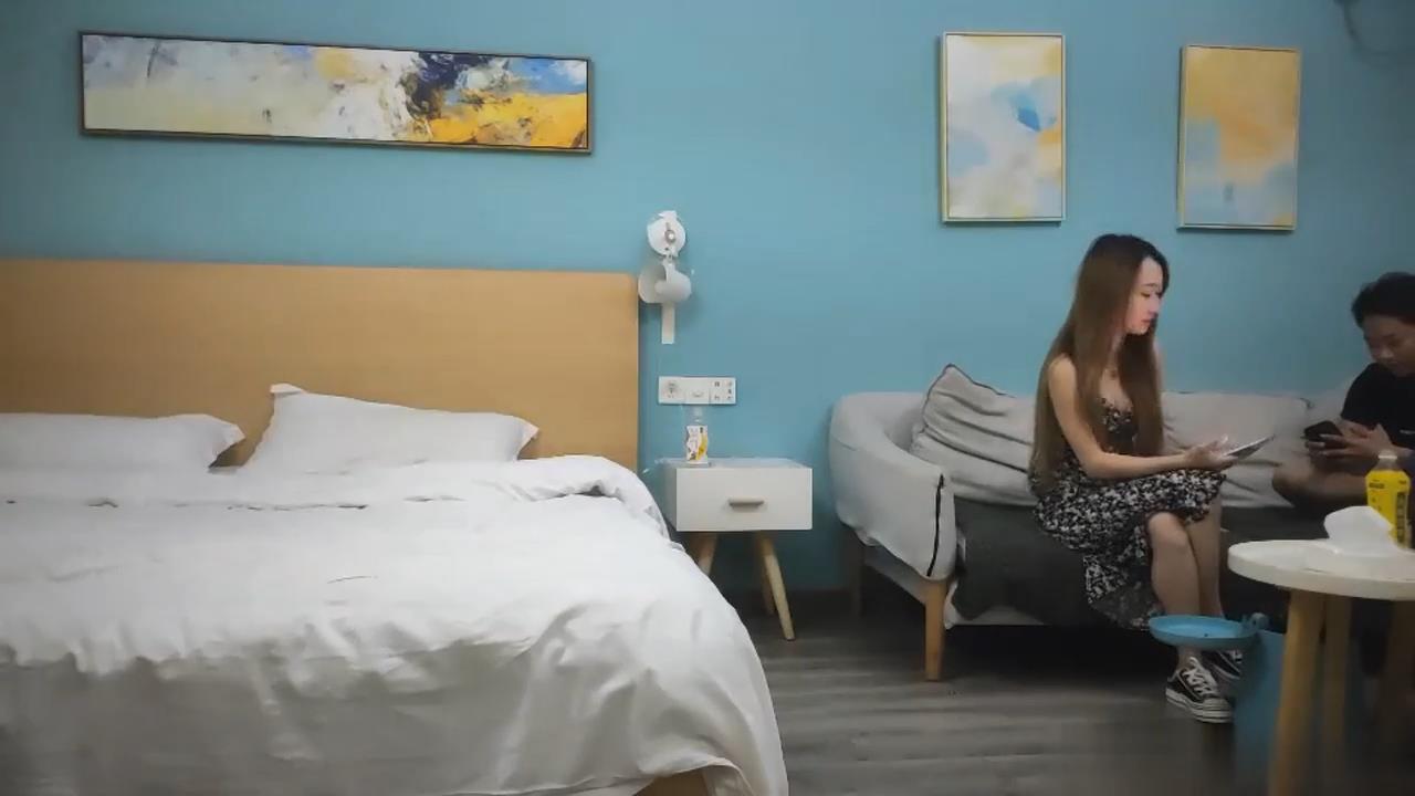 锤子探花文静甜美少女埋头舔骑乘爆操持续输出