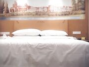 男魔小天极品美乳小萝莉抠穴后入近景展示