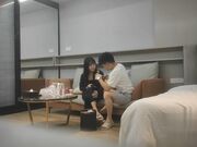 18岁反差婊闺蜜操逼猛哥肉感小妞骑坐后入爆操