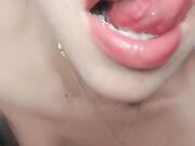 美少妇第一视角特写粉穴男友手指揉穴舔阴蒂