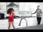 爆炸头被老头各种姿势猛插