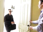 双马辫女孩被重口味玩吸尘器吸逼暴力深喉口各种大力干逼翻白眼射了一脸