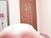 开档黑丝无毛逼大哥的小骚货撅着屁股准备好了