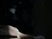 《网爆校园霸凌门事件》学妹放学被混混拦住,扒光她衣服拳打脚踢用甩棍插逼