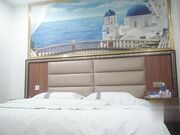 大叔酒店重金约炮刚刚出来做的学生妹这BB出水