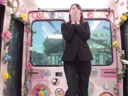 被紧身裤装包着的patspats的丰满臀部揉搓着1