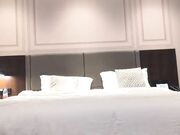 低胸衣小姐姐约酒店坐在腿上揉捏肉体舌吻吸吮