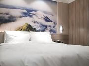 苗条风骚外围小姐姐 情趣装口交后入啪啪