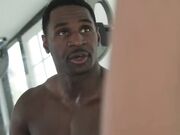 继妹从她的大黑继弟那里得到了高潮喷水