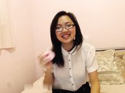 美国人气爆棚的华裔小钮器具自慰