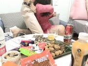 约操良家少妇 喝酒聊天调情 扒掉衣服看肥穴 近距离视角 正入爆操