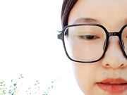 韵味十足眼镜骚货 驾车户外野战 蹲在地上尿尿1