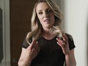 妻子看着丈夫的眼睛不断高潮刺激蛋蛋