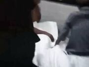 抓奸网爆事件妻子光着身子还要护着情夫看来媳妇是找到真爱了