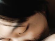 骚逼流着血也挡不住你发骚 全程露脸跟小哥在家玩弄 1