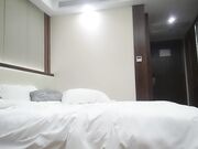 今晚状态不错3000元足浴会所撩了个极品女技师到宾馆干到妹子受不了