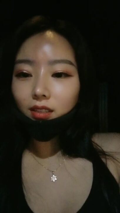 户外女神渣女来袭深夜跟大哥出来偷情啪啪，全程露脸口交大鸡巴身材很好，让大哥草了骚逼爆菊花