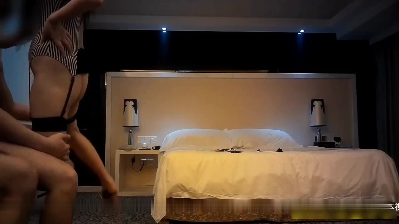 3P确实很刺激，每次看到老婆坐在单男大_鸡_8_身上不断摇摆，听到老婆那放荡的呻吟声，真的太上头了