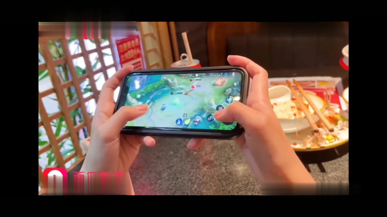 白虎双马尾萝莉剧情出演，深入性感兔女郎嫩穴