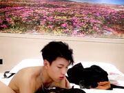 年轻的小情侣激情啪啪直播给狼友看  全程露脸口交大鸡巴抠逼舔弄