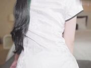 穿旗袍的秘书若隐若现露出嫩乳_诱惑上司开房间加班大战_萌萌的外表的外表做爱很生猛