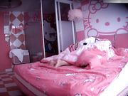 特色宾馆偷拍气质漂亮的高颜值短裤美女和新男友一起旅游玩熟后回到酒店男的就迫不及待要操她,搞了2次!