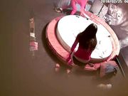 犀牛房大学生眼镜情侣开房性生活洗干净还没干JJ就雄起了口交插入激情四射姿势玩的还挺多肏了妹子2炮还用手机拍